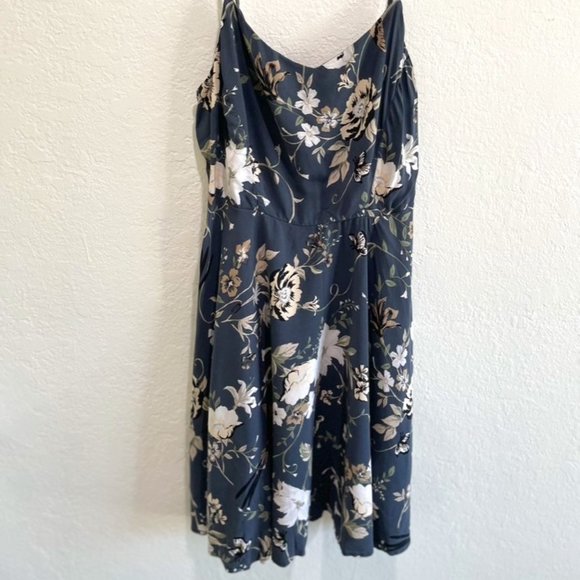 NWOT - Old Navy - Summer Spaghetti Strap Flowy Gray Floral Dress Size M - Picture 1 of 4